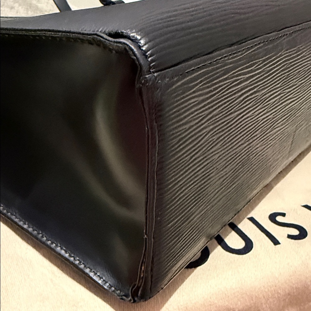 LOUIS VUITTON Epi Croisette Tote Bag Black - Picture 13 of 17